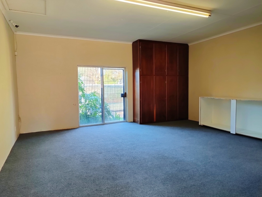 4 Bedroom Property for Sale in Flamwood North West